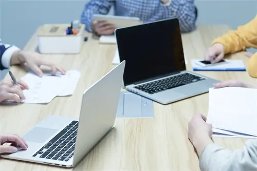 和学法律专业的人聊什么